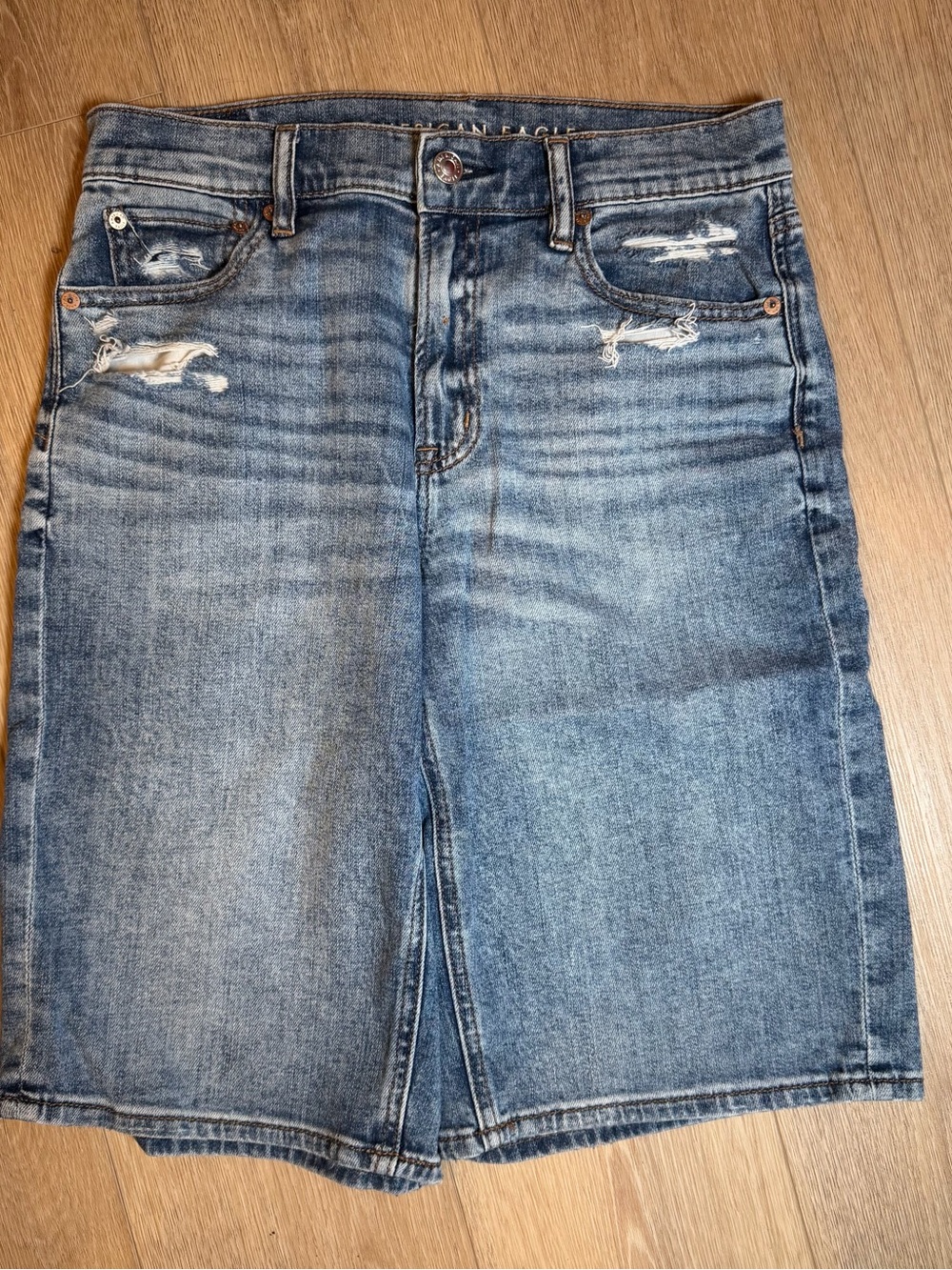 American Eagle Distressed Denim Bermuda Shorts Stretch Size 4